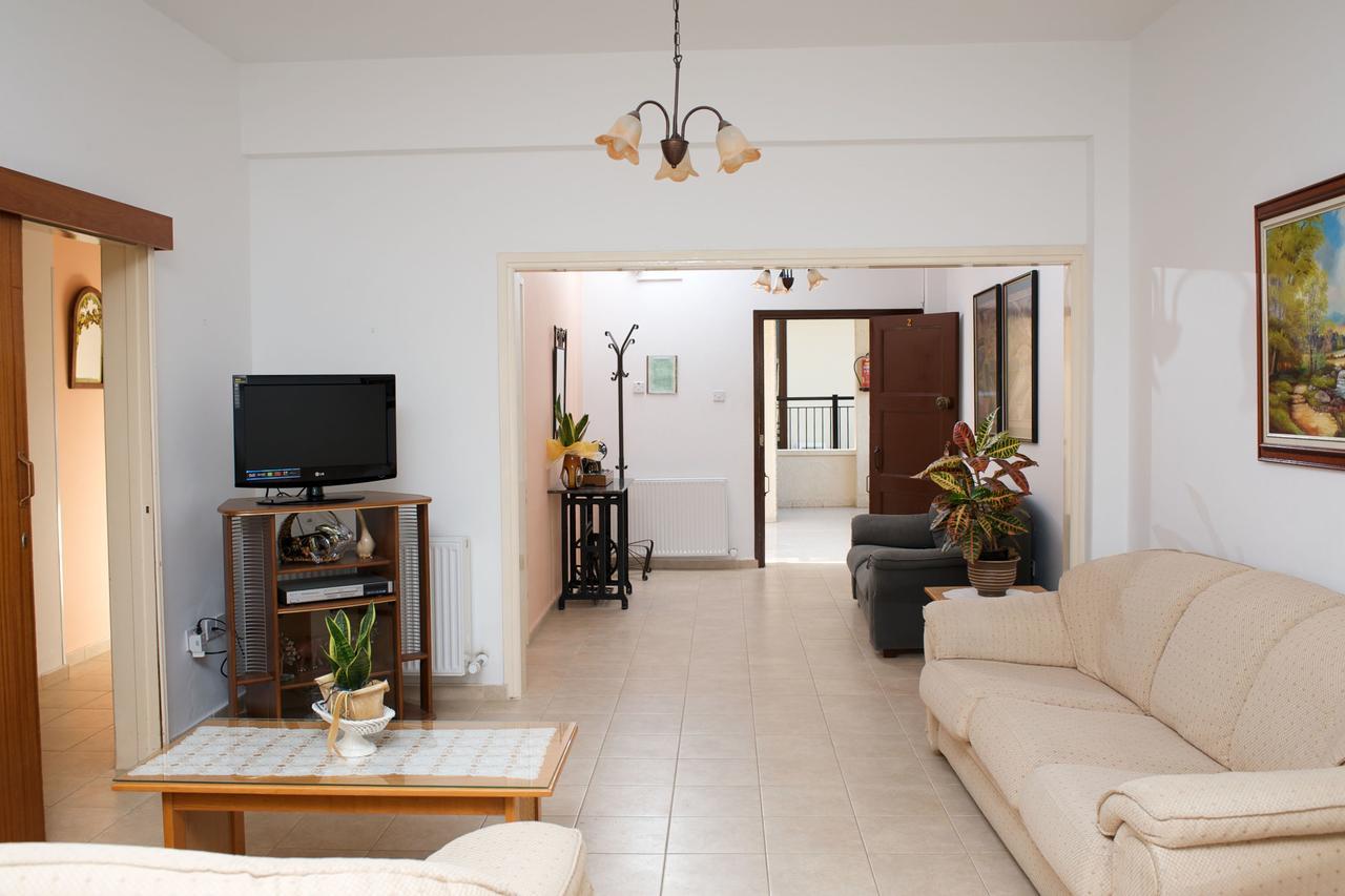 C & A Hotel Apartments Polis Екстер'єр фото